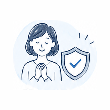 盾のマークとともに安心した表情を見せる女性のイラスト